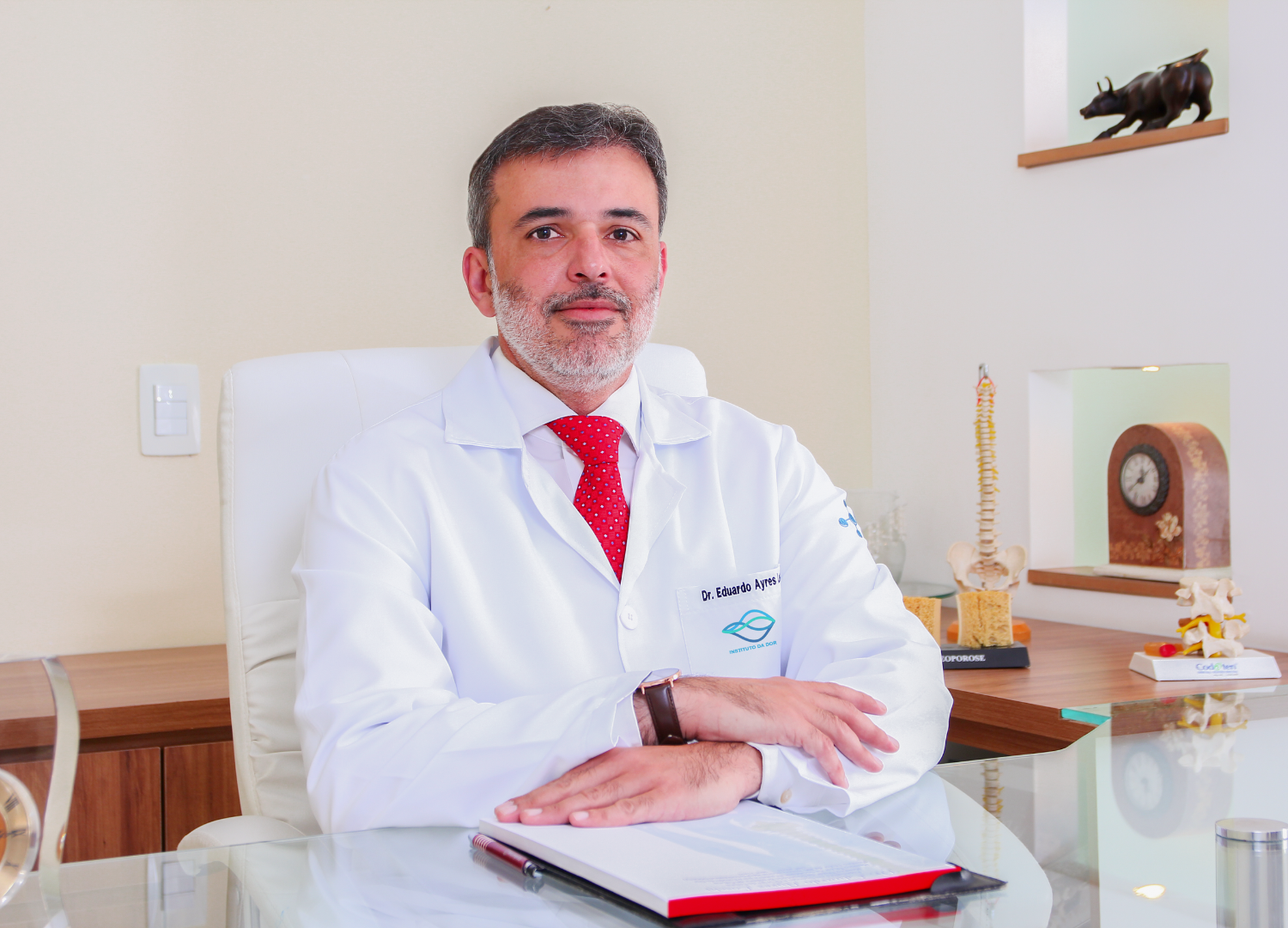 Dr. Eduardo Loschi - Ortopedista e Cirurgião da Coluna Vertebral